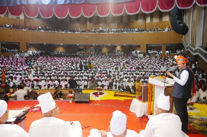 NB Marathi-nashik-Mahanubhava Panth-Devendra Fadnavis