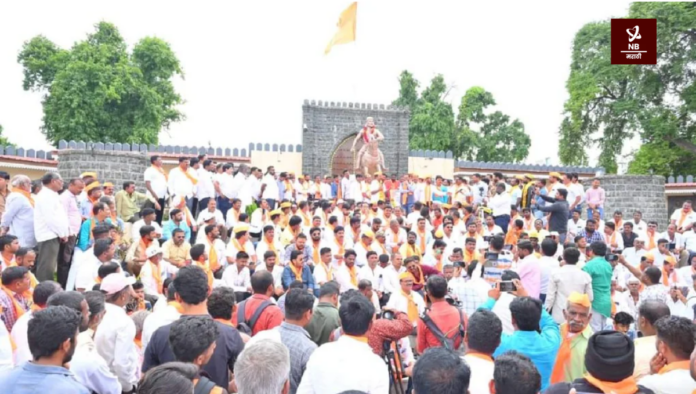 आरक्षणप्रश्नी राजेंद्र राऊत यांचे बार्शीत मनोज जरांगे विरुद्ध ठिय्या आंदोलन सुरू