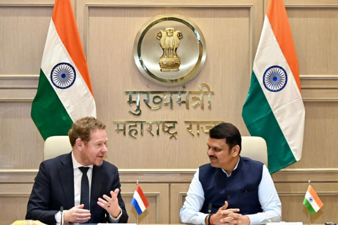 NBMarathi_Dutch_Foreign_Minister_David_Weel_CM_DevendraFadnavis