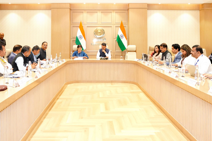 NBMarathi_DevendraFadnavis_MadhuriMisal