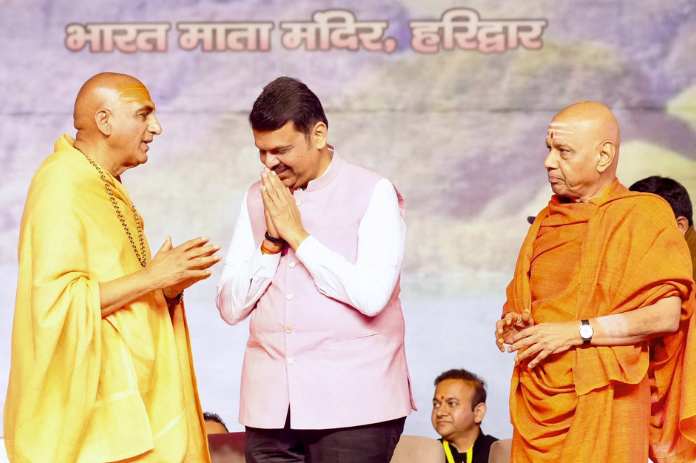 NBMarathi_SwamiSatyamitranandGiriji_DevendraFadnavis